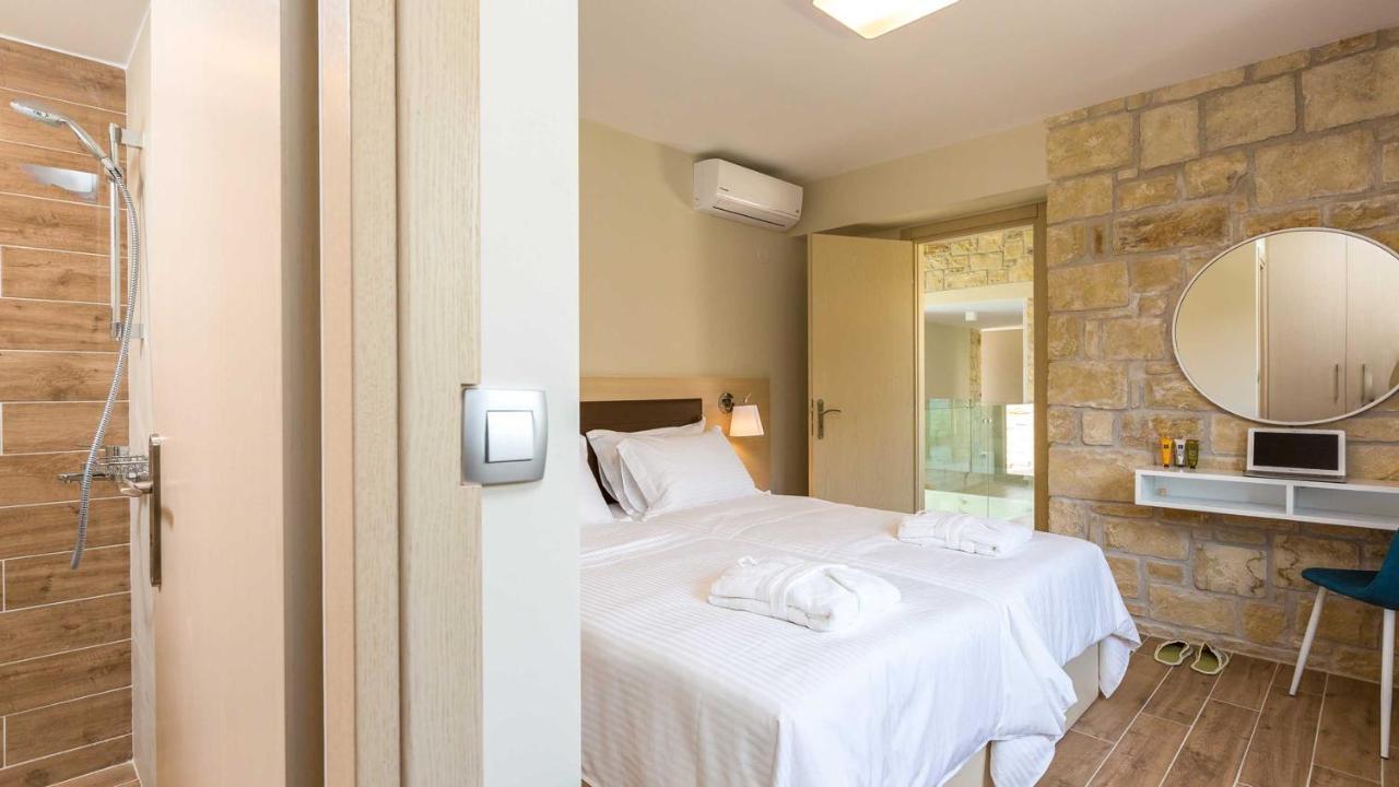 Villa Emilia I Luxury, Amazing Seaview, Next To The Town Kíssamos Exterior foto