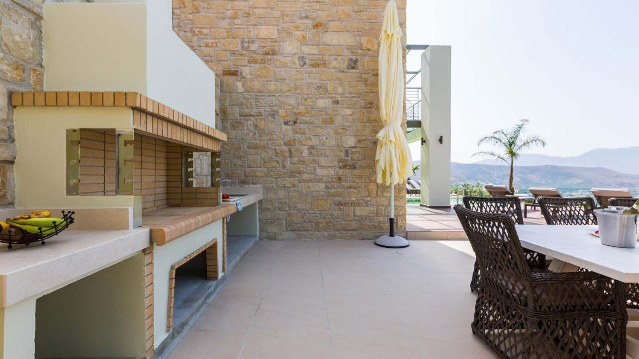 Villa Emilia I Luxury, Amazing Seaview, Next To The Town Kíssamos Exterior foto